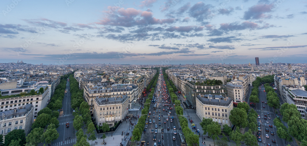 Obraz premium Skyline of Paris with Champs-Elysees at sunset