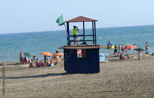 Vigilante en la playa photo