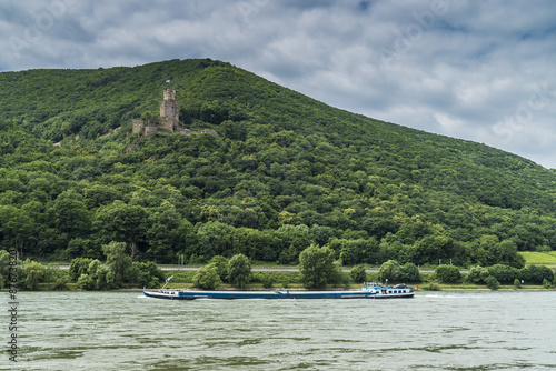 Burg Sooneck am Rhein mit Frachtschiff photo