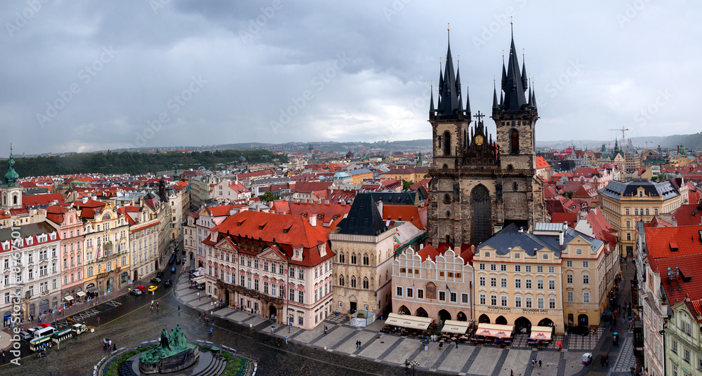 Obraz premium Old Town Square in Prague, Czech republic in rainy day
