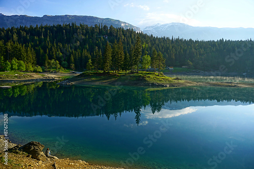 Mädchen am Caumasee, Schweiz