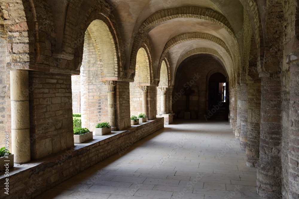 Le cloître du l'Abbaye Saint-Philibert Le cloître du l'Abbaye Saint-Philibert