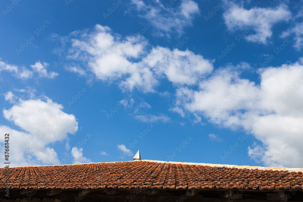 Toit et Ciel bleu, France