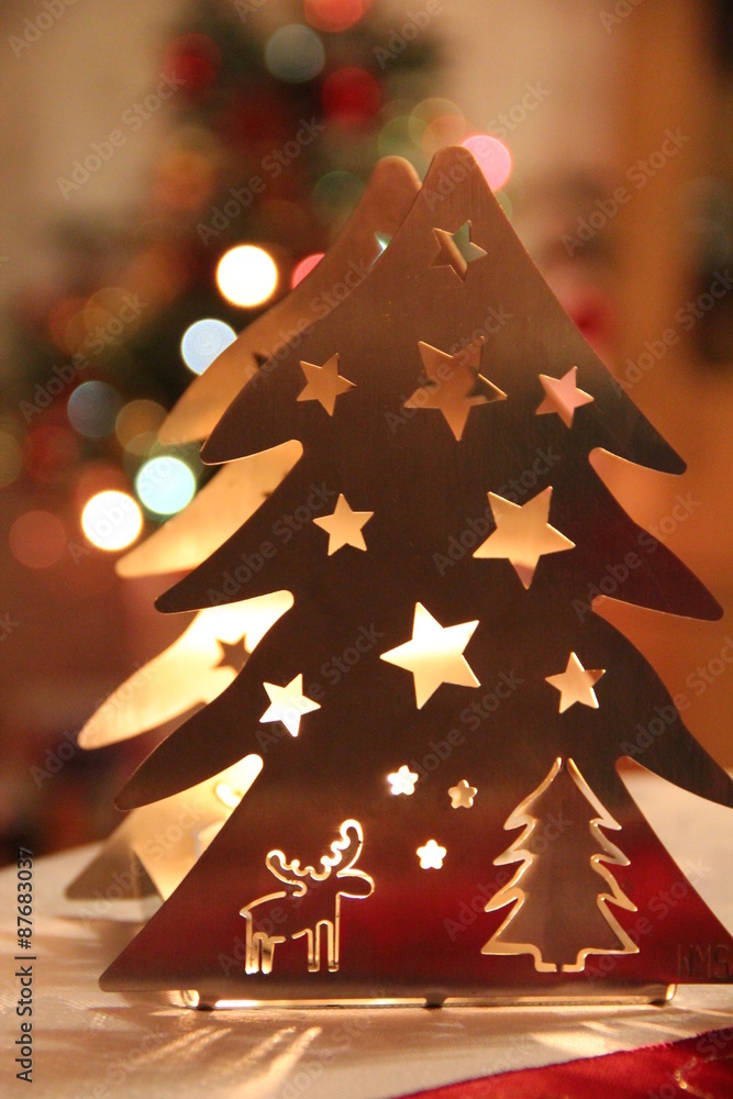 Teelicht Weihnachtsbaum Figur aus Metall mit Sternen und Elch Stock