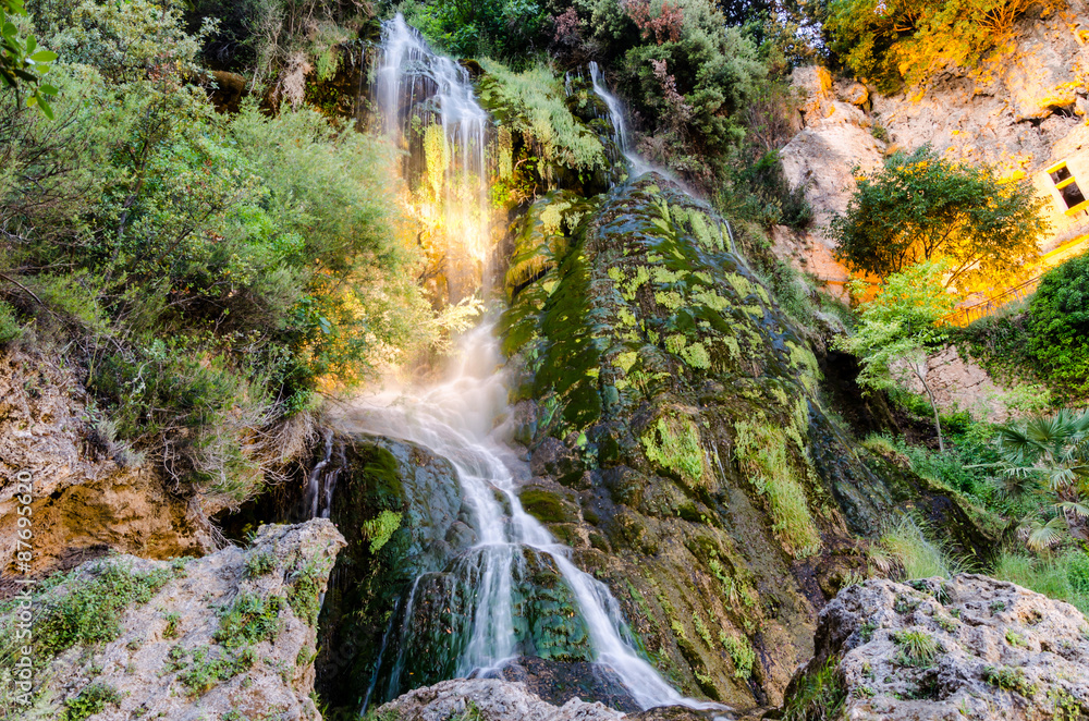 Fototapeta premium Waterfall in the village of Villecroze in Provence, France
