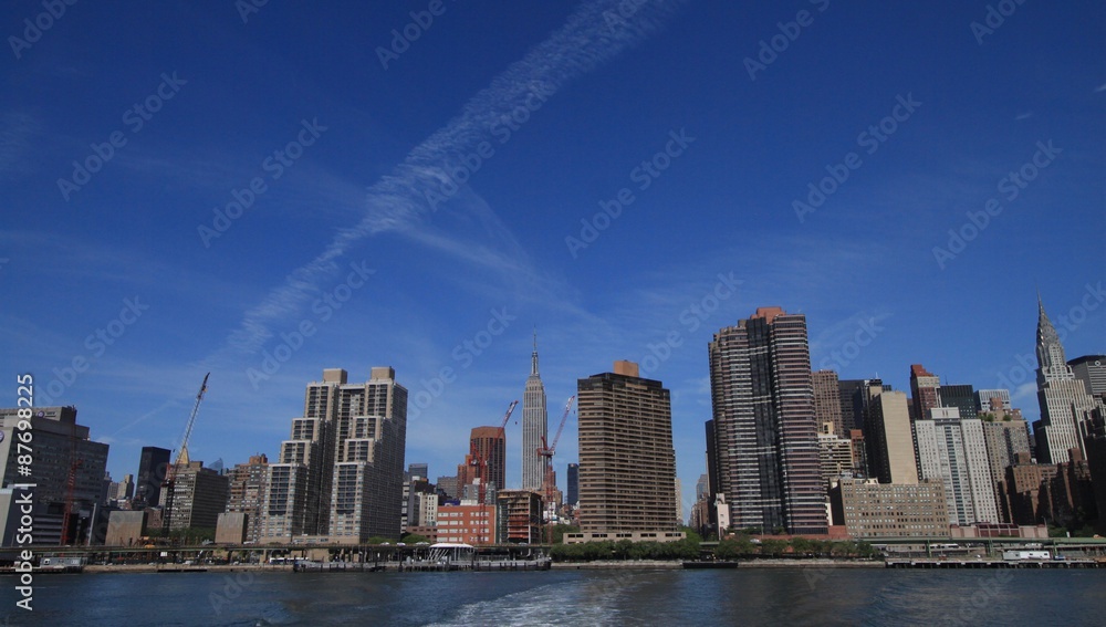 Fototapeta premium New York City, Uferfront von Midtown Manhattan am East River 