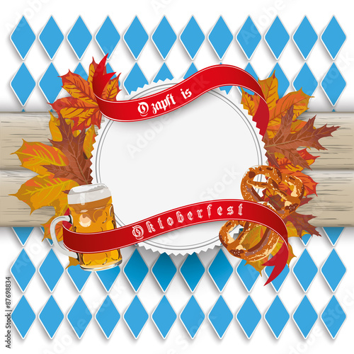 Oktoberfest Flyer mit Emblem, Herbstlaub und Holzbrettern