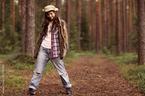 Fotografi Young girl in the forest ranger