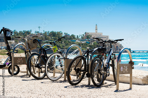 Fotografie Bicycles in Tel Aviv against the backdrop of Jaffa