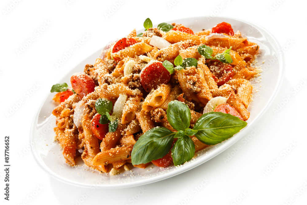 Pasta with meat, tomato sauce and vegetables 