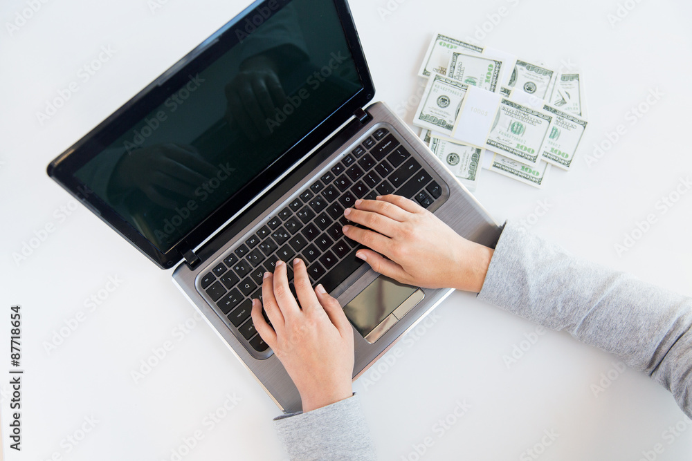 Fototapeta premium close up of woman hands with laptop and money