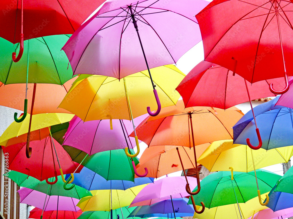 Umbrella sky - guarda-chuvas coloridas a cobrir a rua - obrazy, fototapety, plakaty 