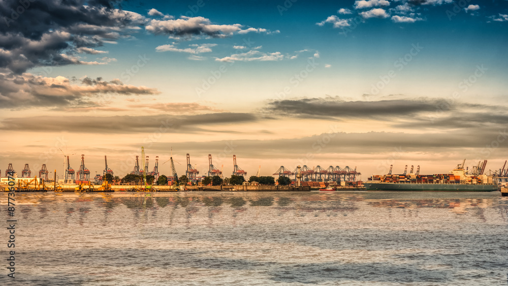 Obraz premium Loading terminal at Hamburg port