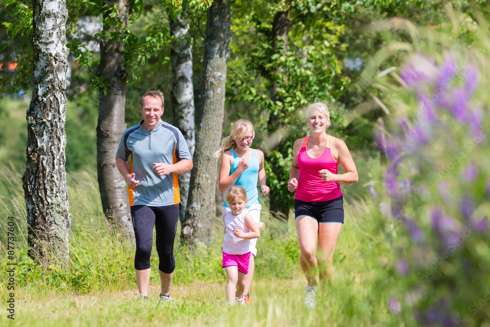 Naklejka premium Family sport jogging through field