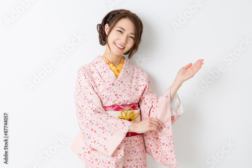 Foto 着物を着た女性