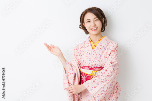 Foto 着物を着た女性