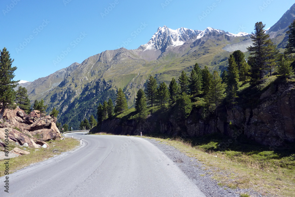 Fototapeta premium Straße ins Kaunertal