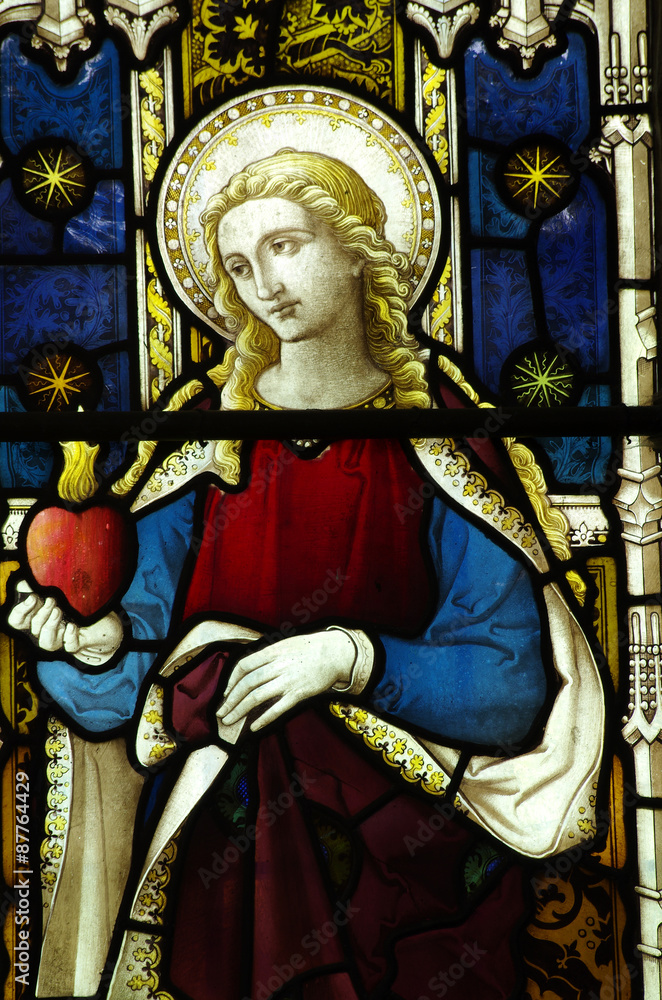 Mary with a heart in het hand (stained glass)