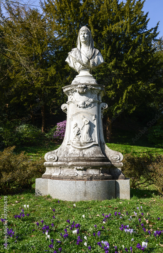Obraz premium Empress Augusta, monument, Baden Baden at the Lichtentaler Avenue: The wife of Kaiser Wilhelm I was staying in the 19th Century often and with pleasure in Baden-Baden