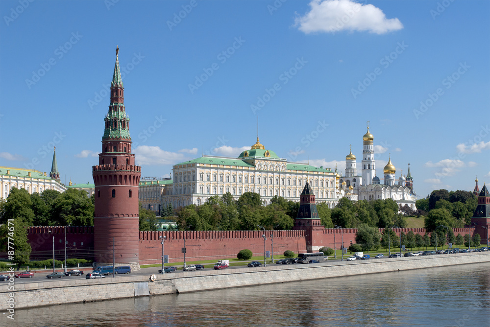Свибловская (Водовзводная) башня и Большой Кремлевский дворец. Московский Кремль