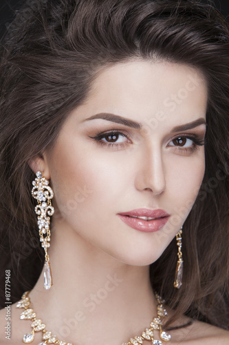 Konstfotografi portrait of a beautiful brunette sexy girl with luxury