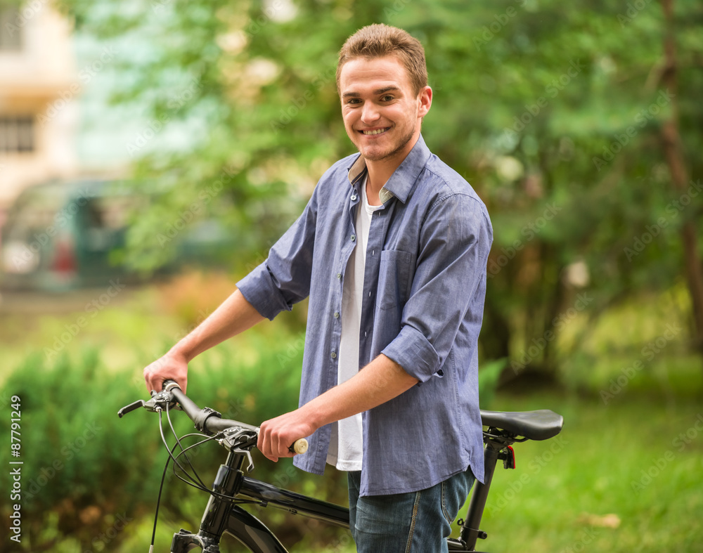 Obraz premium Boy on bicycle