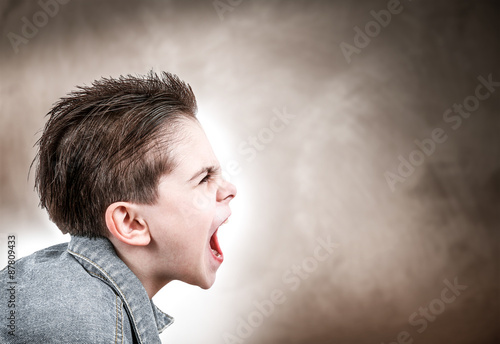 Foto bambino infuriato