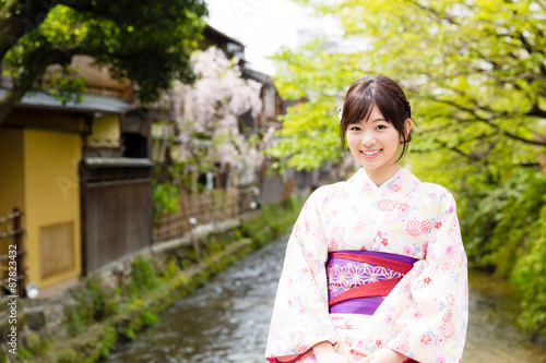Foto asian woman wearing kimono in Japan