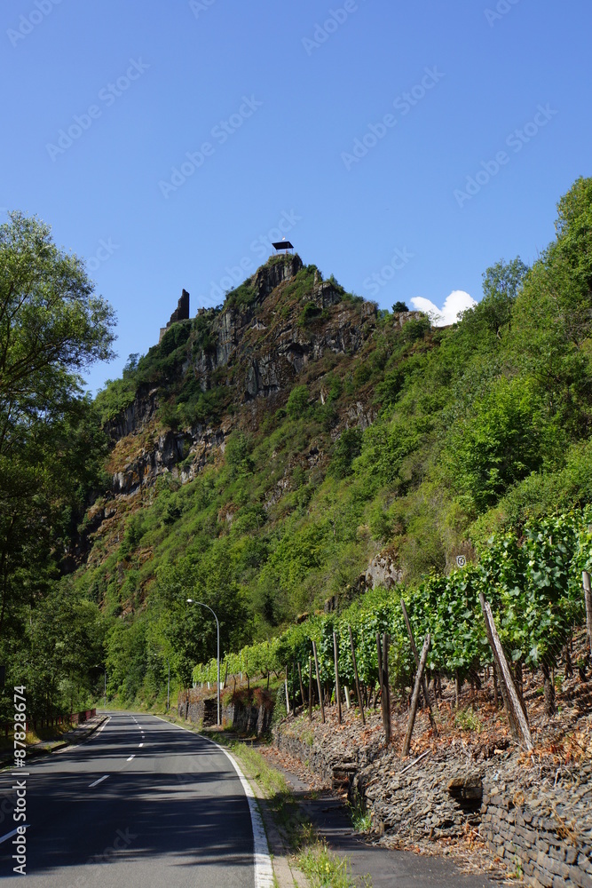 Aussichtspunkt auf dem Burgberg von Burgruine Are Aussichtspunkt auf dem Burgberg von Burgruine Are