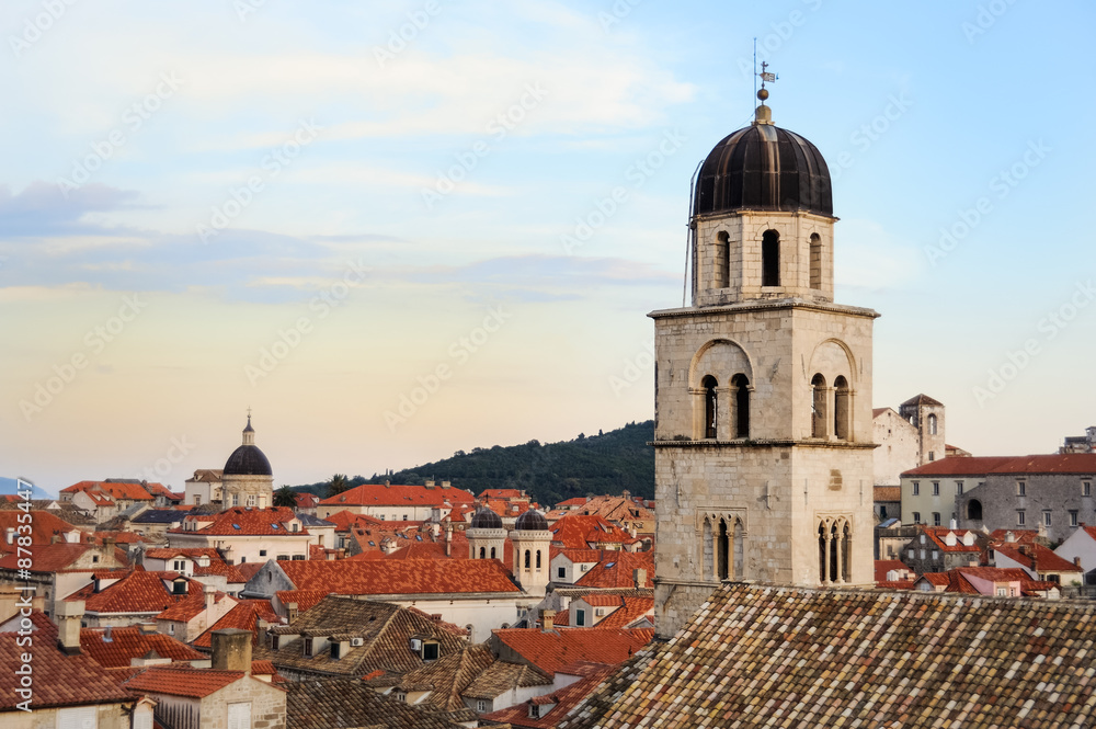 Dubrovnik Altstadt mit Kuppel von Dom und Kirche der Franziskane