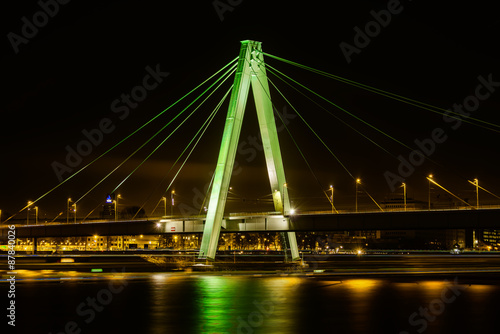 Severinsbrücke bei Nacht