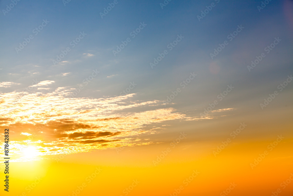 Obraz premium colorful dramatic sky with cloud at sunset