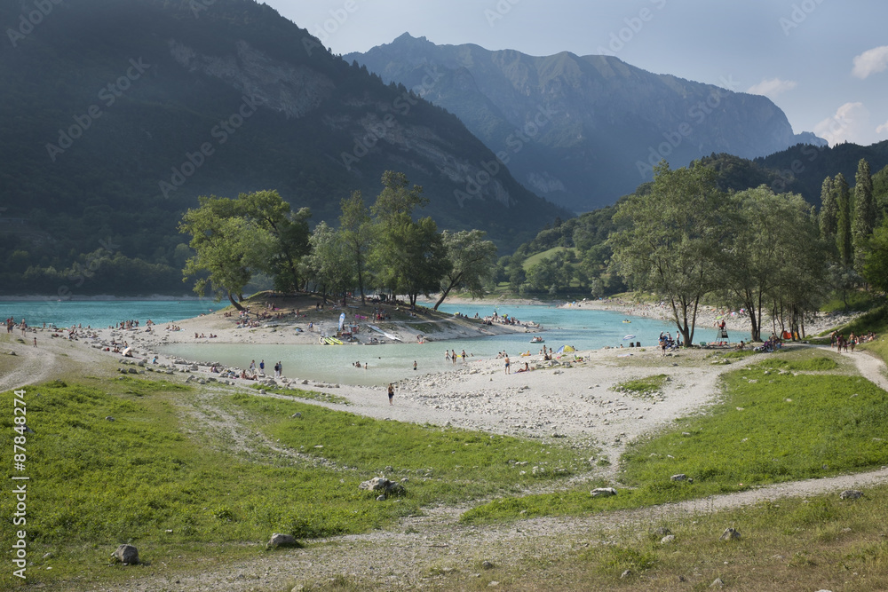 lago di tenno in estate