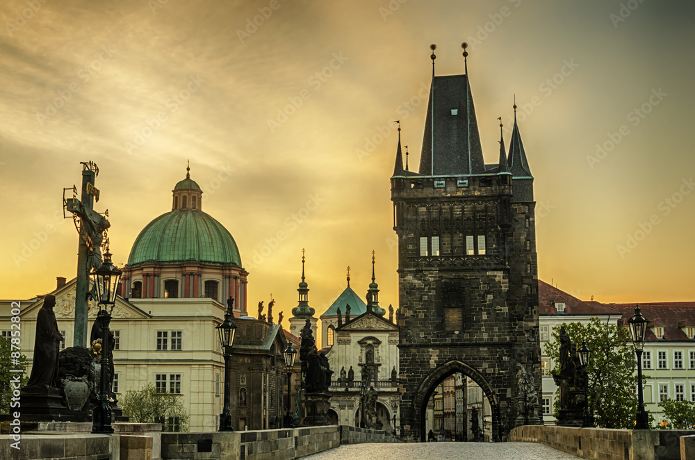 Fototapeta premium Prague (Czech Republic). Charles (Karluv) Bridge in the sunrise