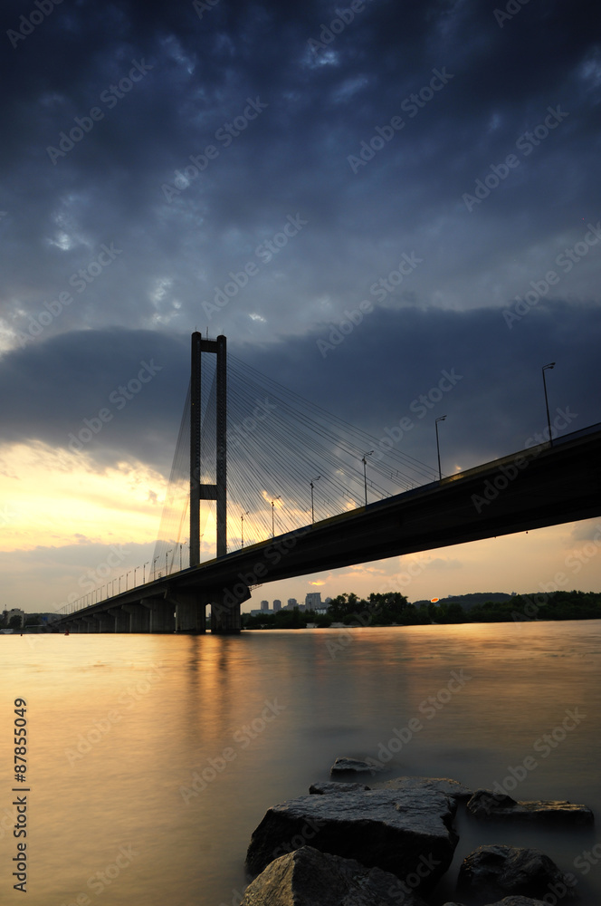 Obraz premium Ukraine. Kyiv. Pivdenny Mist (Southern Bridge)