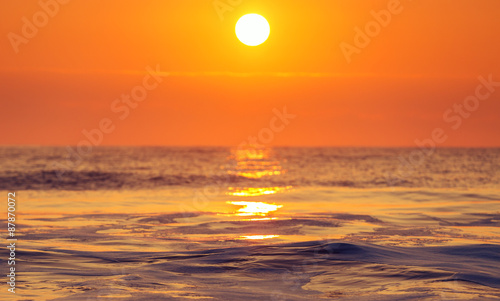 Fototapeta Naklejka Na Ścianę i Meble -  Sunrise and shining waves in ocean