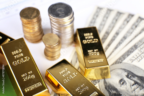 Fotografija Gold bullion with money on table close up