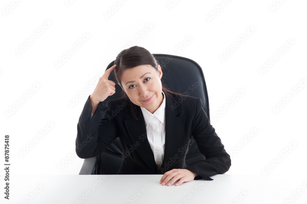問題を抱えている女性会社員 問題を抱えている女性会社員