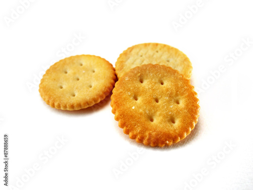 Isolated round crackers