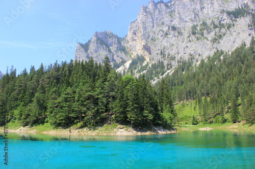 Wasser im Grünen See (Steiermark) schimmert türkis