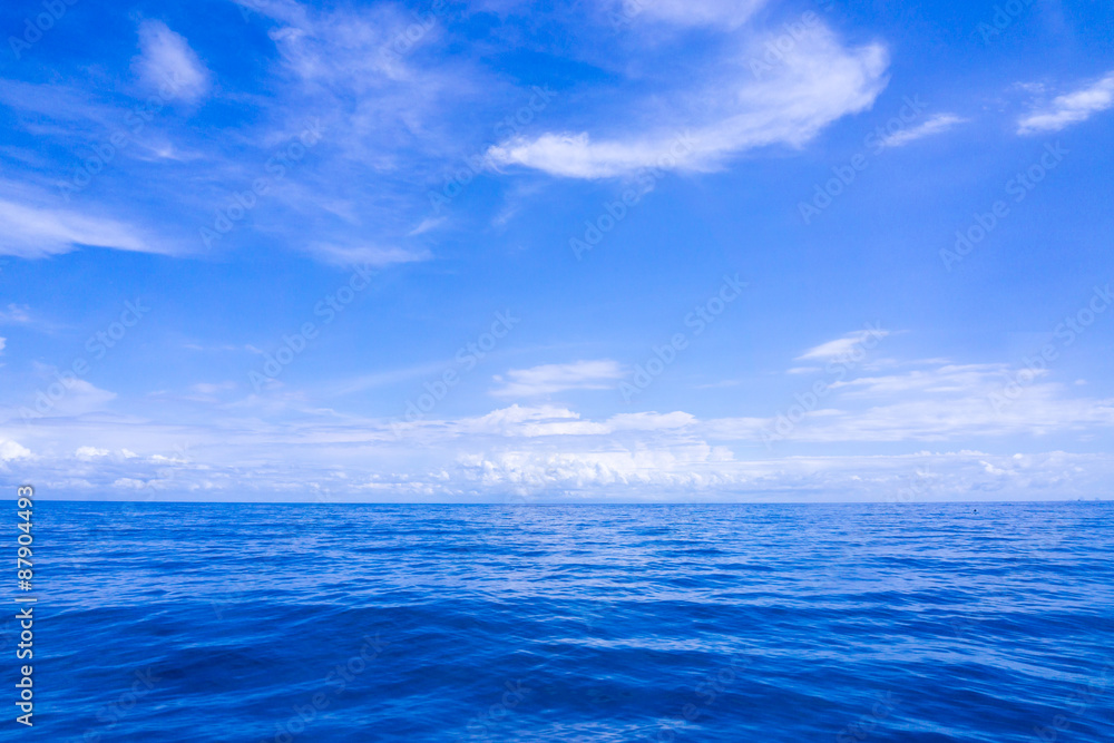 Fototapeta premium Summer landscape with sea and horizon over water