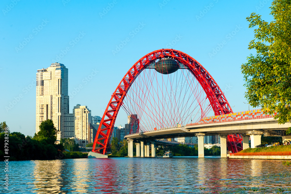 Obraz premium Zhivopisny suspension bridge