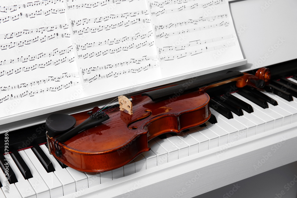 Fototapeta premium Piano with violin and music notes close up