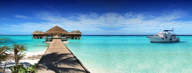 Wandcirkels Bali Luxe jacht op Maldiven oceaan  © Castigatio