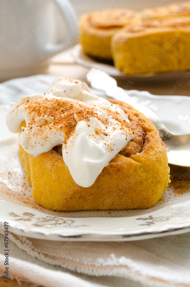 Pumpkin cinnamon rolls with spices and sweet cream Pumpkin cinnamon rolls with spices and sweet cream