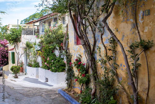 Fototapeta Naklejka Na Ścianę i Meble -  Typical greek house in Athens, Greece