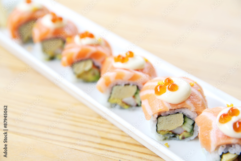 Salmon roll