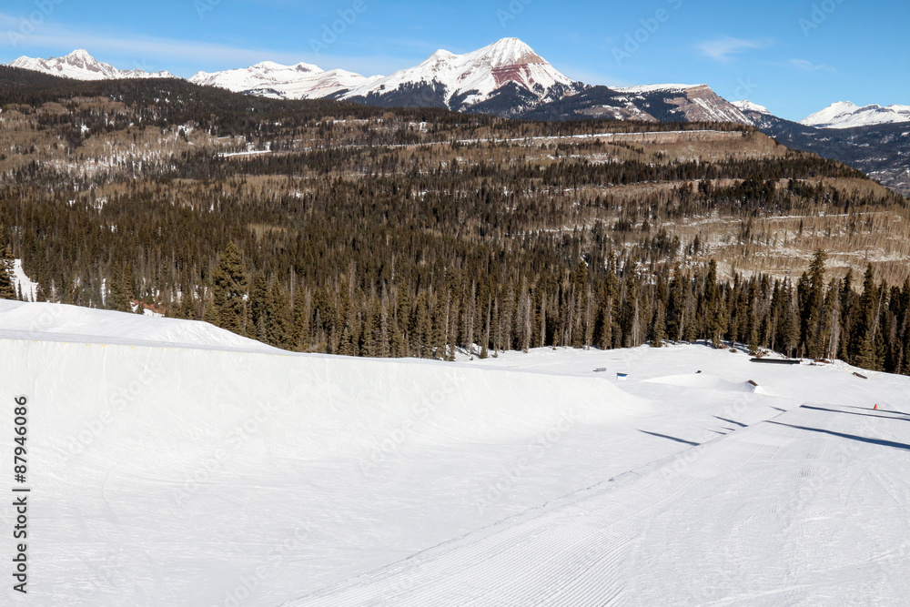 Fototapeta premium View down a half pipe and Engineer mountain