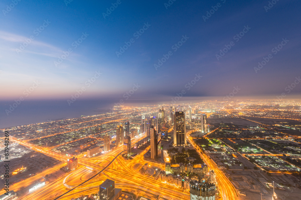 Obraz premium Panorama of night Dubai during sunset
