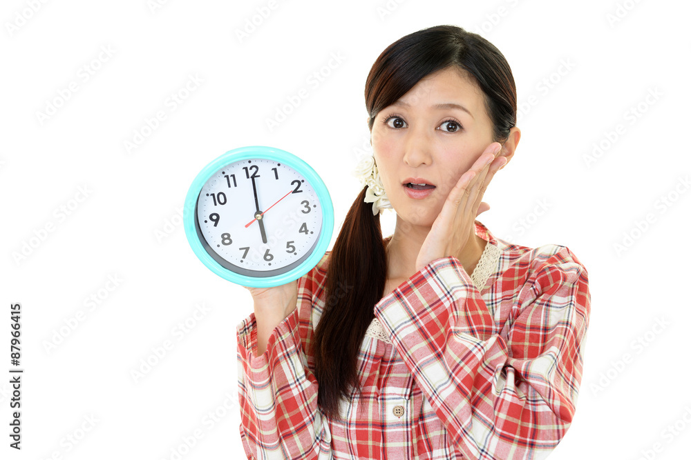 驚いた表情の女性